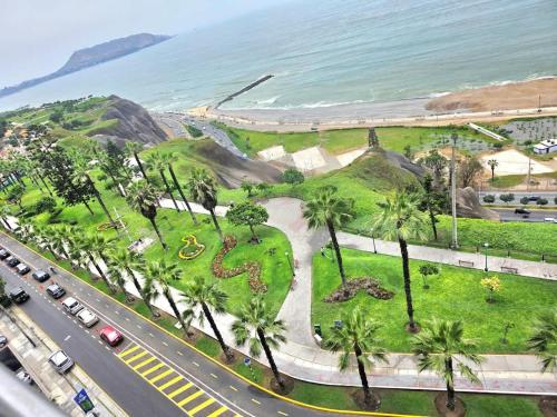 Miraflores Luxury Skytop Oceanview Apartment