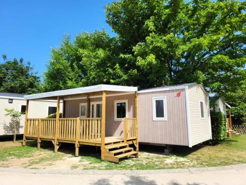 Camping Village La Rivière Fleurie - Mobil home Premium 4 pièces 6 personnes Climatisé + TV MAE-5491 (Camping Village La Riviere Fleurie - Mobil home Premium 4 pieces 6 personnes Climatise + TV MAE-5491) in Saint-Antoine-de-Breuilh