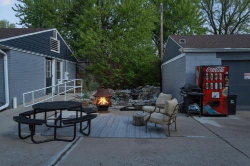 Explore Indy in Perfect Location - Cozy 1BR near Indiana Farmers Coliseum