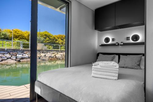 The Homeboat Company Albufeira – khách sạn tại Praia de Castelo