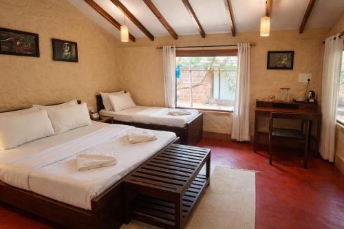 1 double bed, 1 twin bed