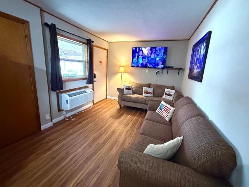 2 bedrooms, 3 beds