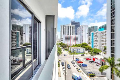 View, Modern Brickell Studio - City Views in Other