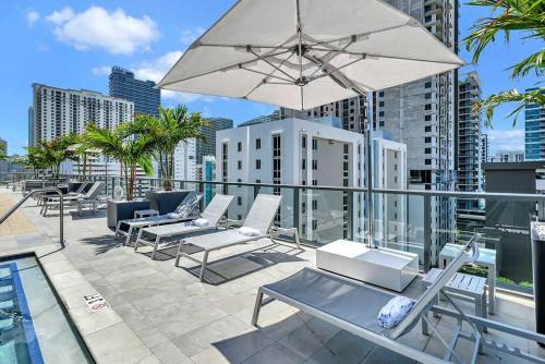 Swimming pool, Modern Brickell Studio - City Views in Other