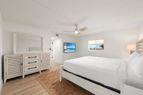 Island Beach Club #P1A - image 3