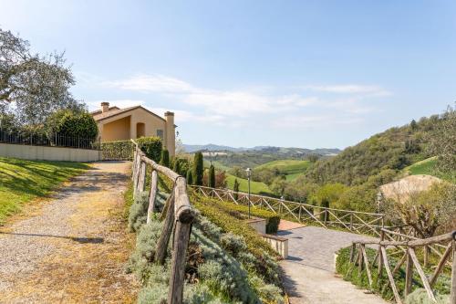 Hotelli välisilme, Italian Experience-Serafini Holiday Home in Serrungarina