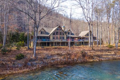 'Serenity on the River' Luxe Lewisburg Cabin! in White Sulphur Springs