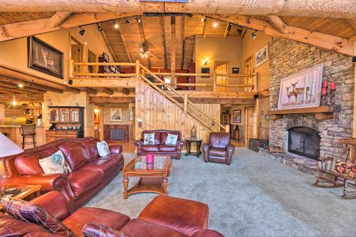 'Serenity on the River' Luxe Lewisburg Cabin! in White Sulphur Springs