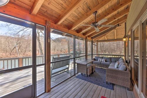 'Serenity on the River' Luxe Lewisburg Cabin! in White Sulphur Springs