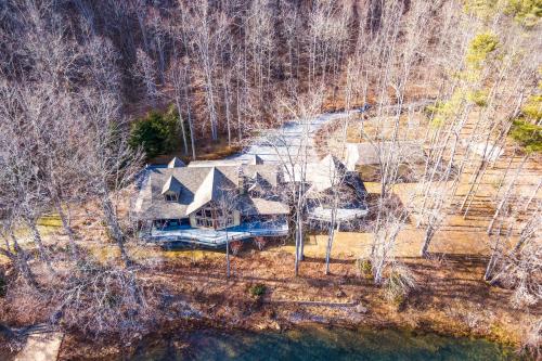 'Serenity on the River' Luxe Lewisburg Cabin! in White Sulphur Springs