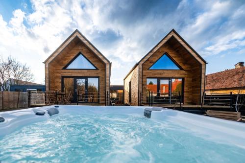 Hot tub, Ypsilon - Pixel in Targu Secuiesc