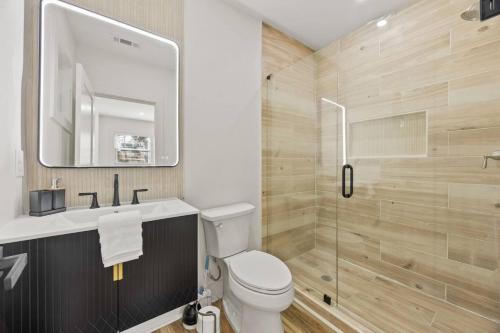 Shower, Cozy Atlanta Studio Near Downtown & Airport in Cascade Road