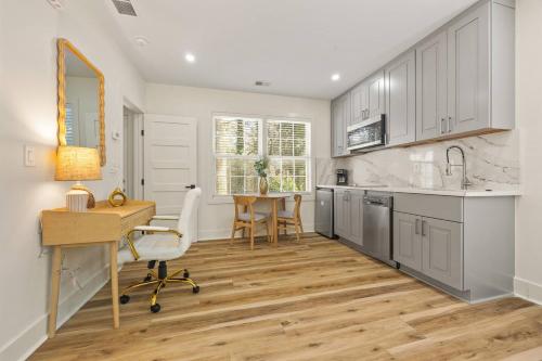 Kitchen, Cozy Atlanta Studio Near Downtown & Airport in Cascade Road