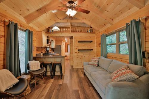 River Cabin Hot Tub & Swim Spa Near Downtown in Chattanooga, USA
