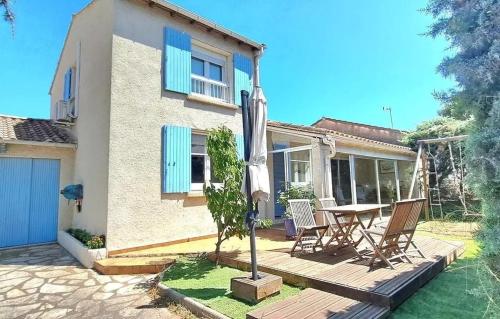 maison familiale avec jardin et terrasse – khách sạn tại Bessan