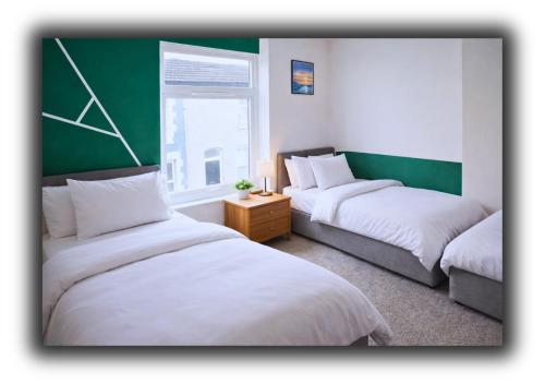 Pitchside House Walk to Anfield sleeps 7, Liverpool (photo 8)