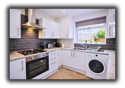 Pitchside House Walk to Anfield sleeps 7, Liverpool (photo 9)