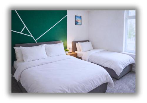 Pitchside House Walk to Anfield sleeps 7, Liverpool (photo 7)