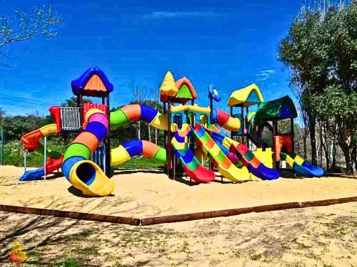Spēļu laukums, Mobil-home 4 personnes in Fontes (Languedoc-Roussillon)