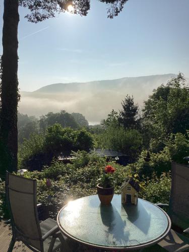 Schönes Ferienhäuschen in Obermaubach mit Seeblick (Schones Ferienhauschen in Obermaubach mit Seeblick) in 許特根瓦爾德