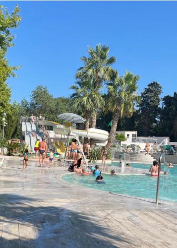 Mobilhome Ligaropa climatisé 3 ch 6 pers camping des 7 fonts