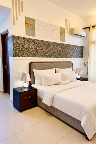 Stylish, Spotless 3BR Apartment Bright & Modern