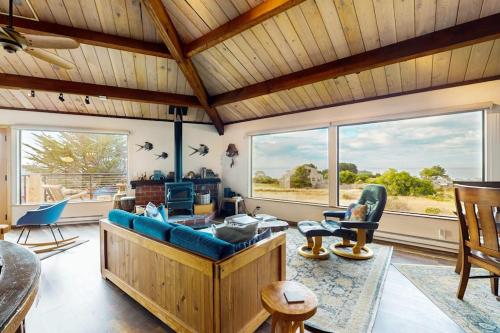 3 bedrooms, 6 beds
