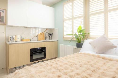 Kitchen, Premium Studio 15 at The Orange Door Little Venice near Rellik