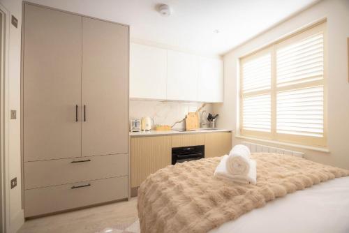 Kitchen, Premium Studio 10 at The Orange Door Little Venice near Rellik