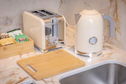 Kitchen, Premium Studio 10 at The Orange Door Little Venice near Rellik
