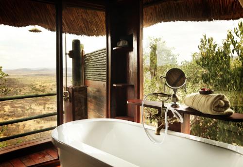 Ducha, Mbali Mbali Soroi Serengeti Lodge in Serengeti