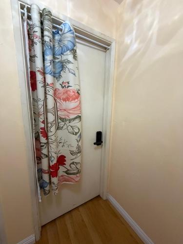 Citrus Loft Room B - Quiet and Convenience Female Only in Covina (Kalifornia)