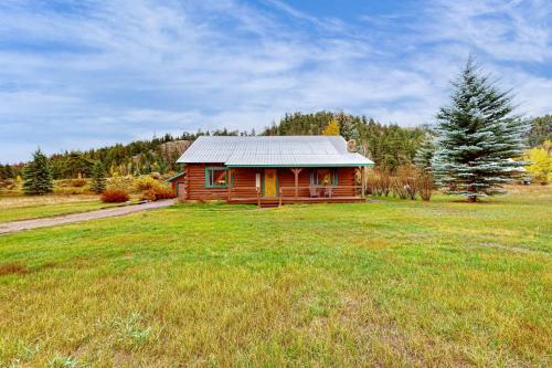 Kellers Mountain Cabin in South Fork, USA