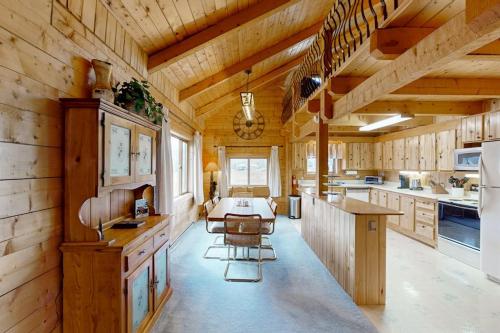 Kellers Mountain Cabin in South Fork, USA