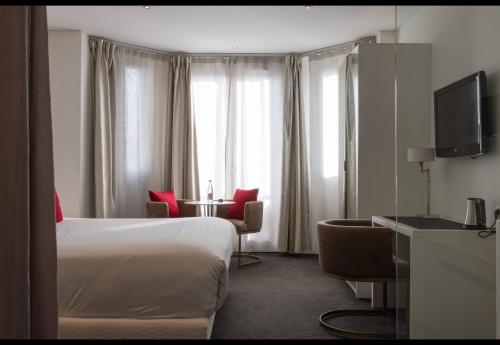 room detail thumbnail 1