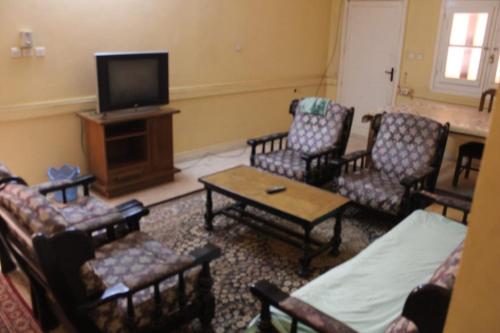 Miridiana Aswan airport hotel – khách sạn tại Manteqet as Sad Al Aali