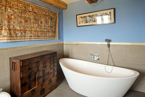 Villa Broad Lea - Private Pool & Amazing Landscape View in Smerillo