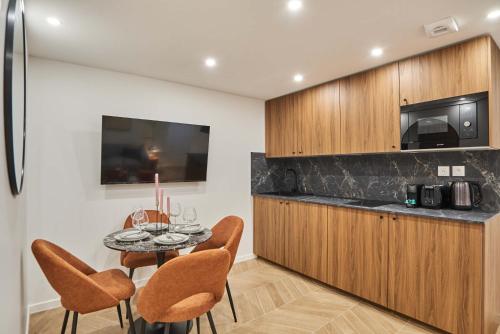 Kitchen, Modern Suite Center of Paris Montmartre in Montmartre