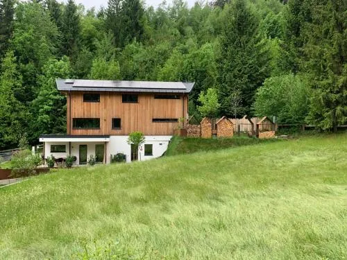 Waldblick - Neubau - Self-Check-In - kein Verkehr - am Wald - Parkplätze vor Tür - apartment or double room in Innsbruck, Österreich