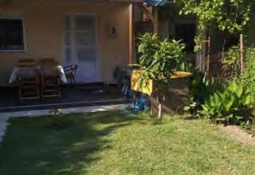 Charming House with private Flower Garden