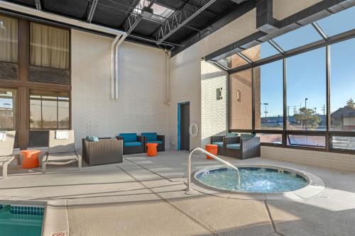 Kilátás, Drury Inn & Suites Joplin in Joplin (Missouri)