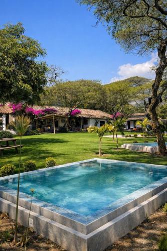 A környék, Hacienda San Francisco in Tumbabiro