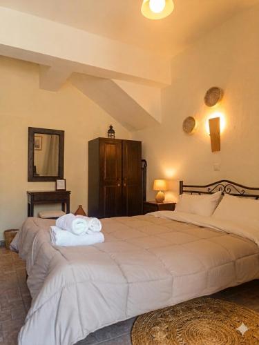 1 double bed, 1 twin bed