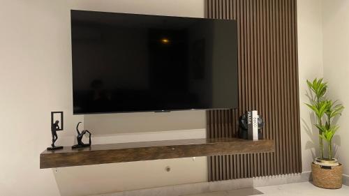 Avenair Gulberg MM Alam - Signature One-Bed Apartment - image 7