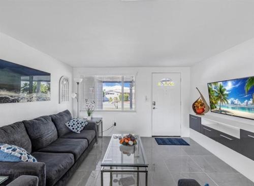 Sunny- Home away from home, Calm & Cozy in Holiday (FL)
