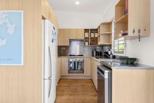 Urchins - Pet Friendly - 5 Mins Walk to Beach in Currarong