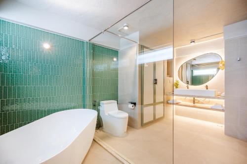 room detail thumbnail 2