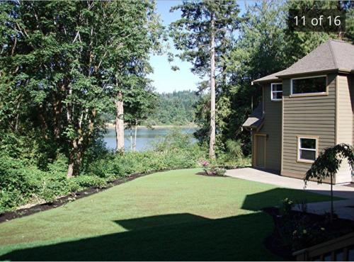 Waterfront home in Purdija (WA)