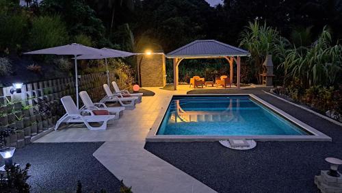 Πισίνα, Résidence Paradis (Residence Paradis) in Πτι-Μπουργκ