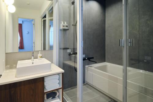 room detail thumbnail 2